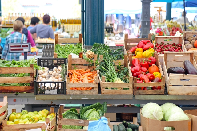 mercado local de frutas y verduras