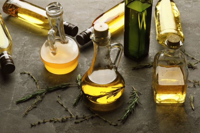 envases con diferentes tipos de aceite de oliva