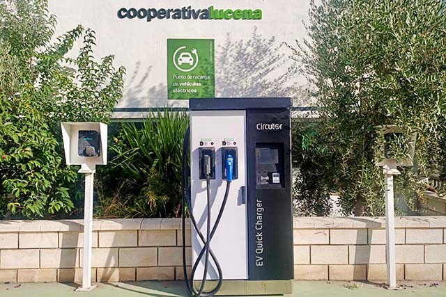 punto de carga eléctrico de Cooperativa Lucena